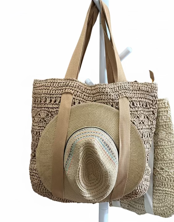 Beach tote hat carrier