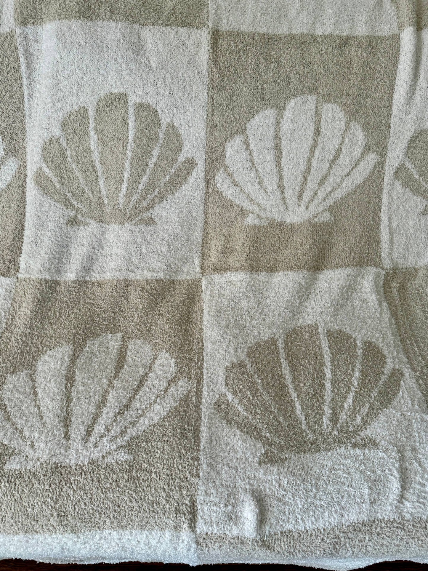 ShellCheck Plush Throw - Sand + Tan