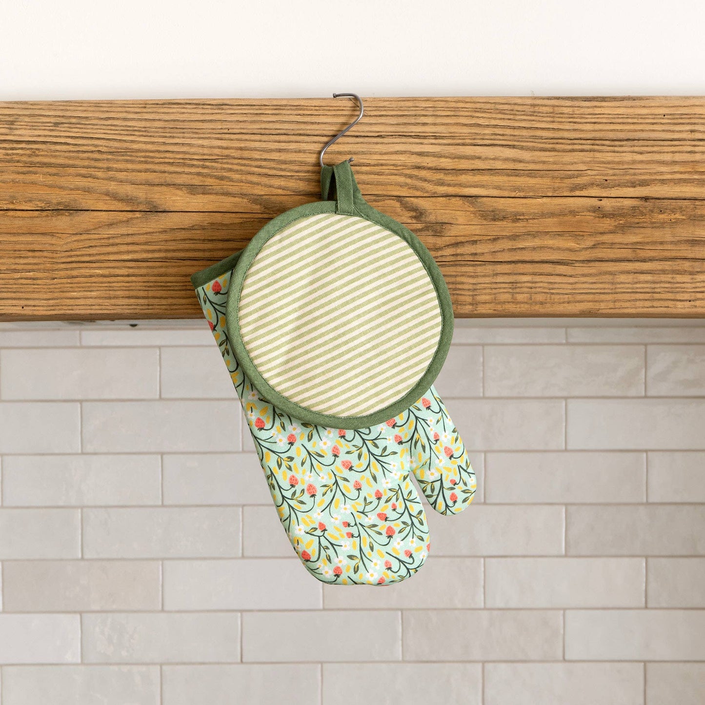 Strawberry Meadow Pot Holder Set
