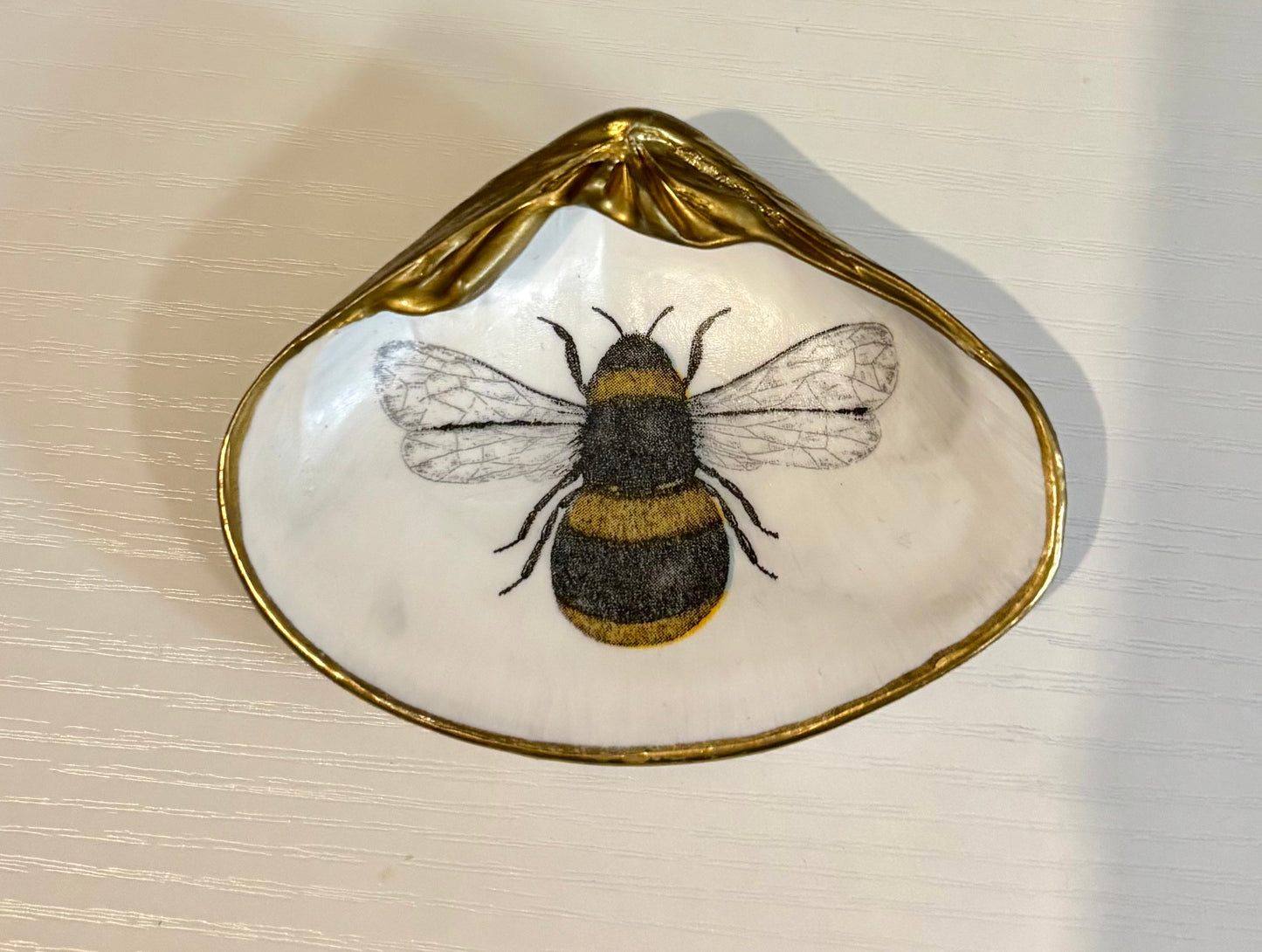 Shell Art - Bee