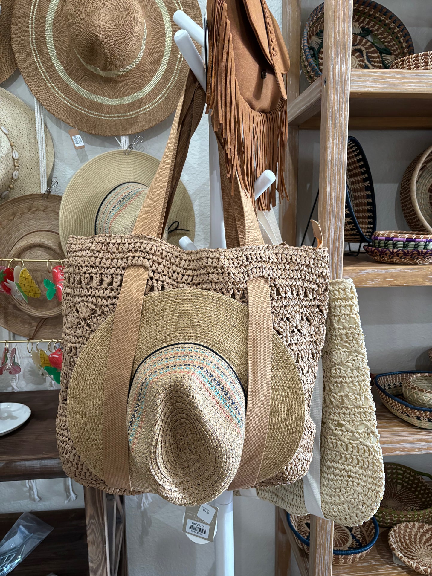 Beach tote hat carrier
