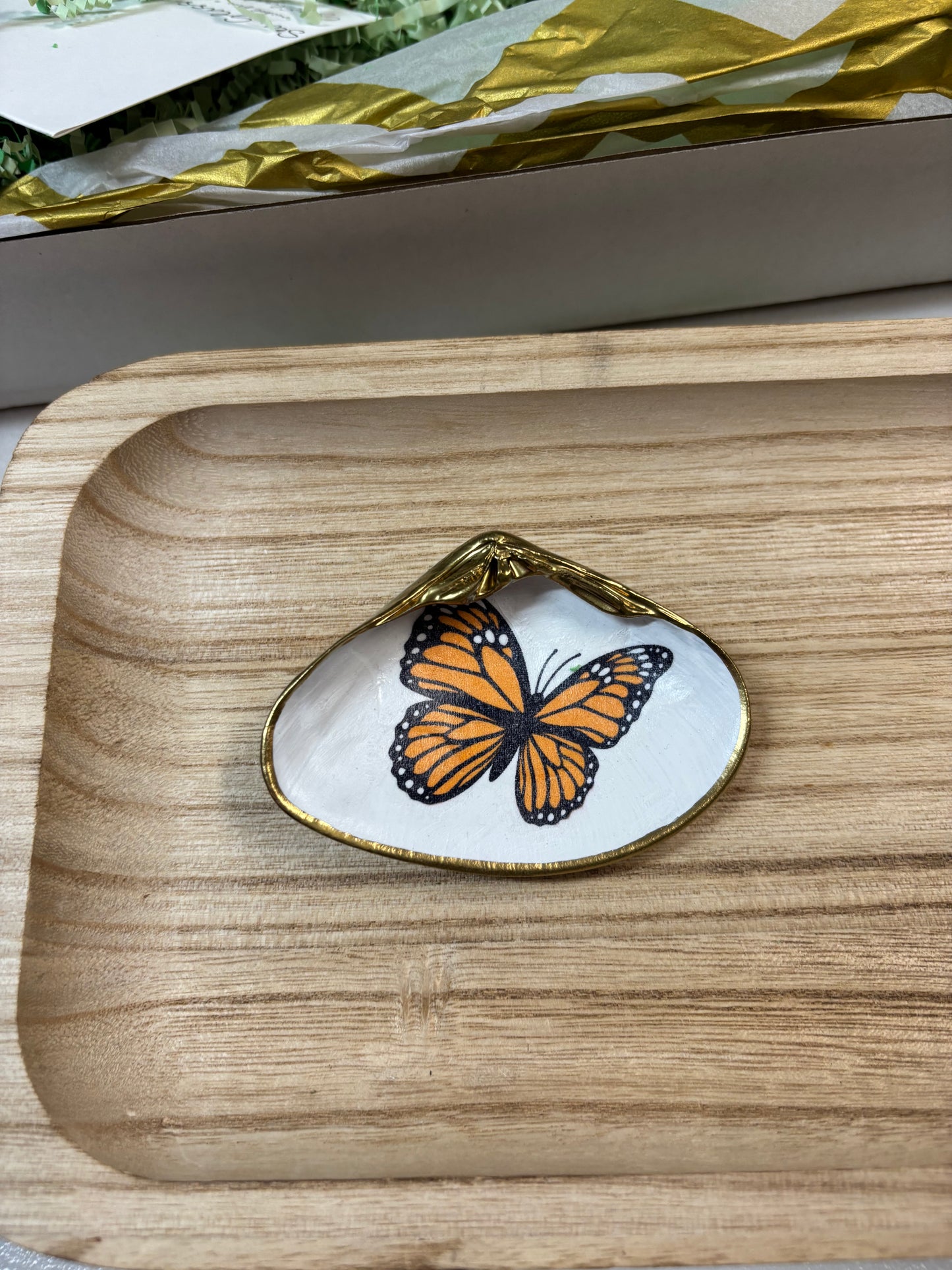 Shell Art Monarch Medium